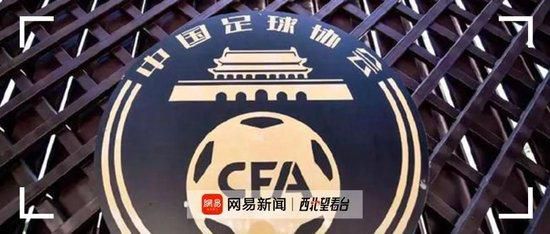 两男吃奶玩乳尖激烈