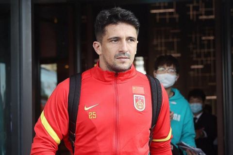 美女露出尿口让男人捅