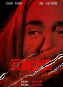 两个女人在有风景的海滩